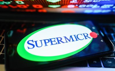 Генеральный директор Super Micro Computer (SMCI) заявил, что «мы каждый день просим NVIDIA» о чипах Blackwell, акции падают из-за сдержанных рекомендаций и возобновившихся опасений по поводу делистинга